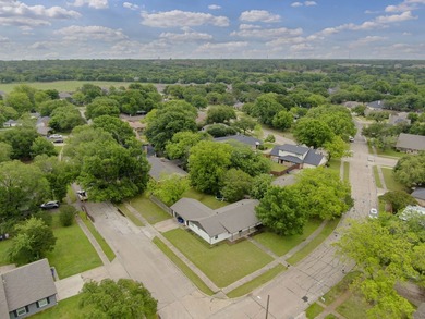 Recently renovated home on corner lot in established - photo 32