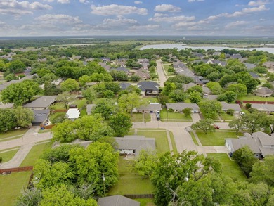 Recently renovated home on corner lot in established - photo 33