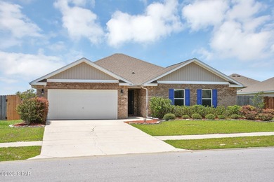 Located in Magnolia Hills, this open concept home centers around - photo 50