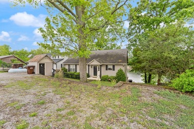 Herrington Lake!!! This lake home has it all! Two covered - photo 3