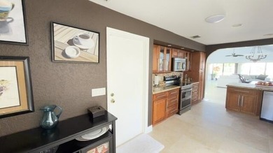 Welcome to this stunning waterfront residence in Villa Deste - photo 17