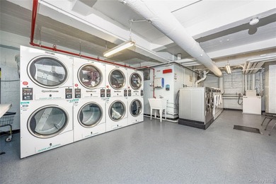 This is a very rare, third floor, 2 bedroom, 2 bathroom, CoOp - photo 26
