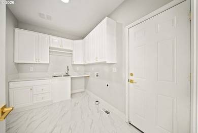 Welcome to 175 Eli Avery Ave, offering expansive, stunning - photo 27