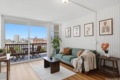 You'll enjoy this tucked away, third floor home, with it's sweet - photo 1