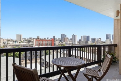 You'll enjoy this tucked away, third floor home, with it's sweet - photo 2