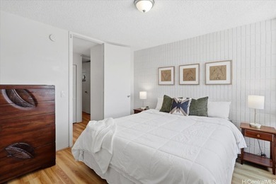 You'll enjoy this tucked away, third floor home, with it's sweet - photo 3