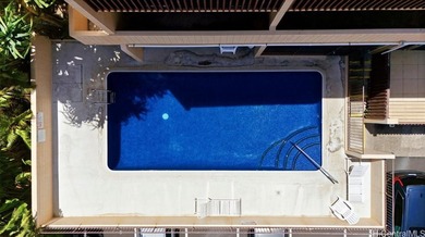 You'll enjoy this tucked away, third floor home, with it's sweet - photo 7