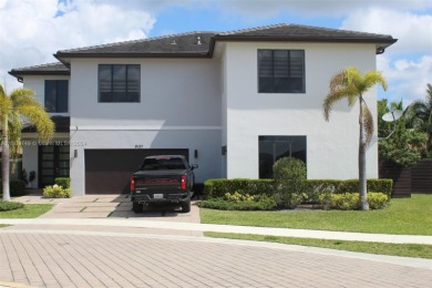 (private lake, pond, creek) Home For Sale in Miami Lakes Florida