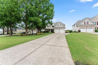 Welcome to your new home, perfectly situated on the 15th fairway - photo 4