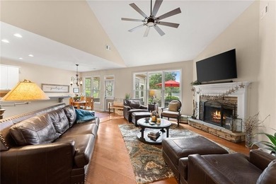 Welcome to your new home, perfectly situated on the 15th fairway - photo 8