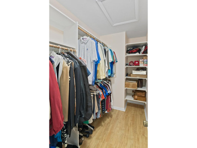 Welcome to this thoughtfully designed single-family residence - photo 20
