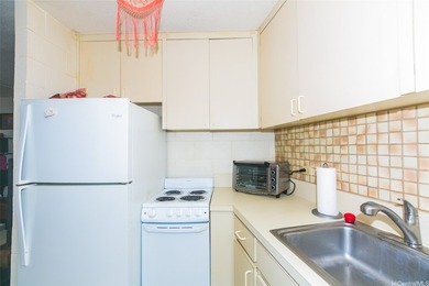 Location, location, location! Hideaway in Makiki now available - photo 6