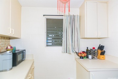 Location, location, location! Hideaway in Makiki now available - photo 7
