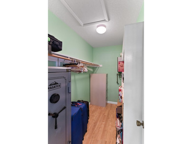Welcome to this thoughtfully designed single-family residence - photo 27