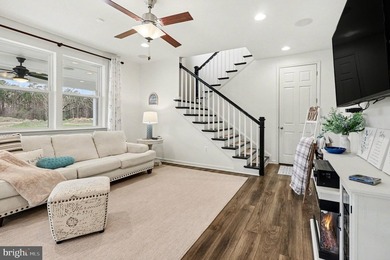 Welcome to this beautiful, barely lived-in model home loaded - photo 5