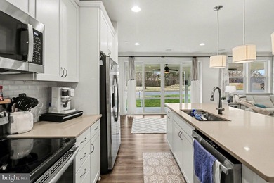 Welcome to this beautiful, barely lived-in model home loaded - photo 7
