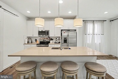 Welcome to this beautiful, barely lived-in model home loaded - photo 10