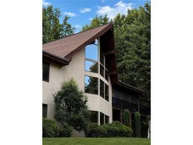 Gorgeous custom-built Lindal Cedar home offering 3 bedrooms and - photo 2