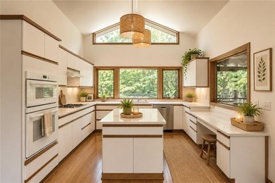 Gorgeous custom-built Lindal Cedar home offering 3 bedrooms and - photo 10