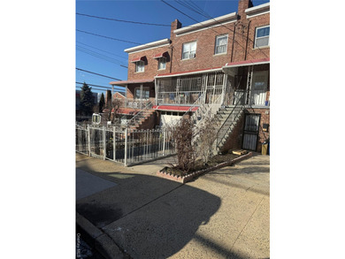Investor's dream! This attached brick single-family house - photo 2
