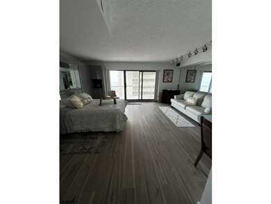 Welcome to easy coastal living in this spacious south-side - photo 3