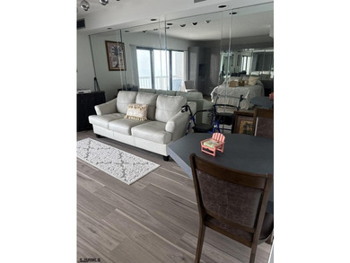 Welcome to easy coastal living in this spacious south-side - photo 4