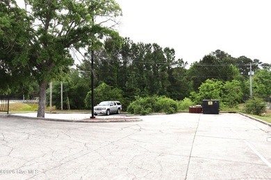 This beautifully renovated 7900 square foot restaurant facility - photo 12