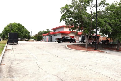 This beautifully renovated 7900 square foot restaurant facility - photo 14