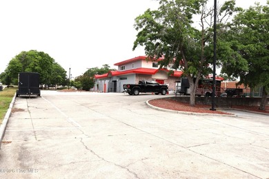 This beautifully renovated 7900 square foot restaurant facility - photo 15