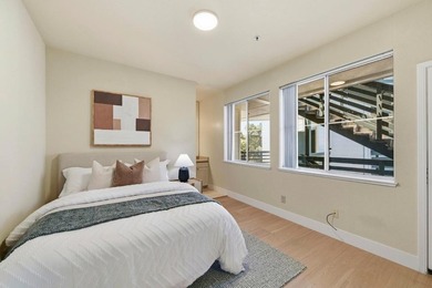 Stunning top-floor penthouse end-unit in the heart of Sunnyvale! - photo 16
