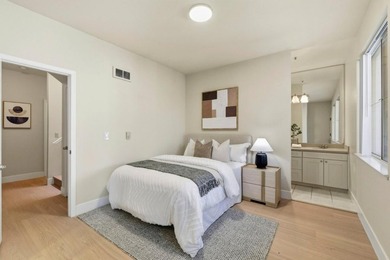 Stunning top-floor penthouse end-unit in the heart of Sunnyvale! - photo 17