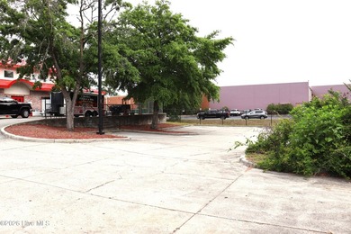 This beautifully renovated 7900 square foot restaurant facility - photo 18