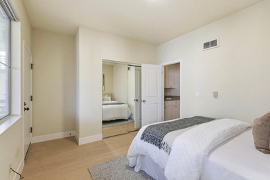Stunning top-floor penthouse end-unit in the heart of Sunnyvale! - photo 18