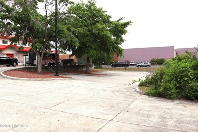This beautifully renovated 7900 square foot restaurant facility - photo 19
