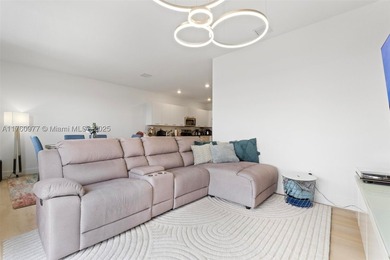 Spectacular Like-New Townhouse with 4 Bedrooms Located in a - photo 22