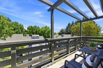 Stunning top-floor penthouse end-unit in the heart of Sunnyvale! - photo 32