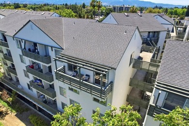 Stunning top-floor penthouse end-unit in the heart of Sunnyvale! - photo 39