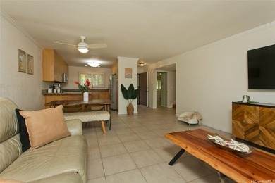 Rarely available and highly desirable , spacious 3 bedroom, 2 - photo 4