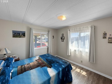 Charming, very well maintained 1,404 sq.ft. 3 Bed, 2 Bath home - photo 16
