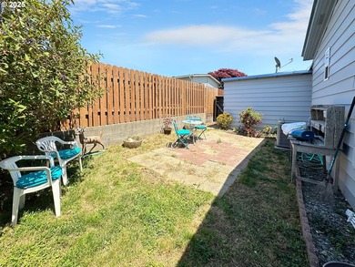 Charming, very well maintained 1,404 sq.ft. 3 Bed, 2 Bath home - photo 20
