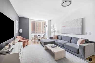 Welcome home to Residence 4M at Riverhouse. This sun-filled 1 - photo 1