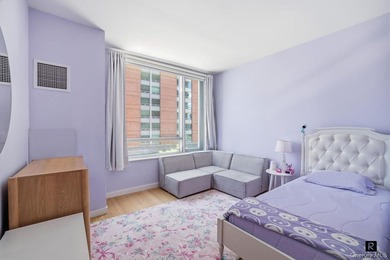 Welcome home to Residence 4M at Riverhouse. This sun-filled 1 - photo 9
