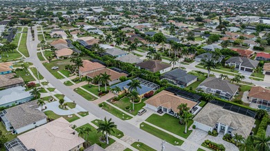 This charming 3 Bed / 2 Bath / 2 Car garage home is located in a - photo 30