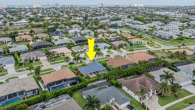 This charming 3 Bed / 2 Bath / 2 Car garage home is located in a - photo 32