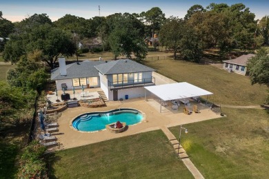 Cedar Creek Lake Home For Sale in Gun Barrel City Texas
