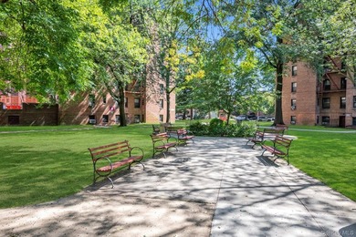Sunny 1-Bedroom Co-op in Dara Gardens! Features a modern eat-in - photo 2
