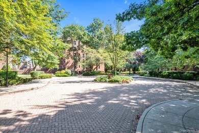 Sunny 1-Bedroom Co-op in Dara Gardens! Features a modern eat-in - photo 4