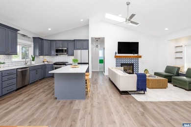 Lovely three bedroom mountain view home in the heart of - photo 11