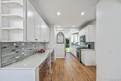 Welcome to this spacious and inviting Colonial in Freeport - photo 12