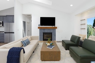 Lovely three bedroom mountain view home in the heart of - photo 12